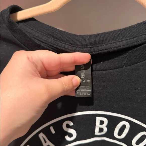 Gildan Black “Mama’s Brewing Co” Graphic T-Shirt - Picture 3 of 3